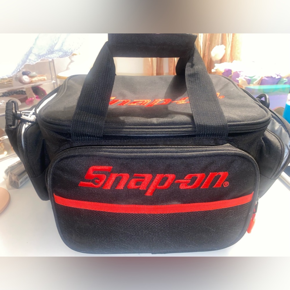 Snap-on lunch box